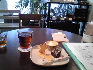 セントナの隣のカフェ.jpg