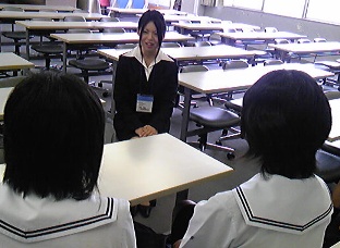 2010年度オープンキャンパス司会学生.jpg