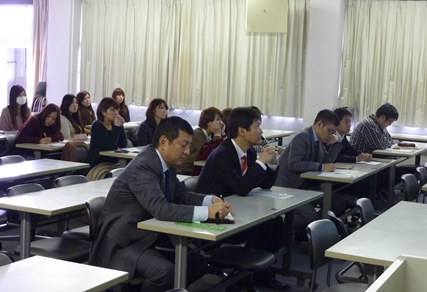 2012年度マーケティング論プレゼン1.jpg