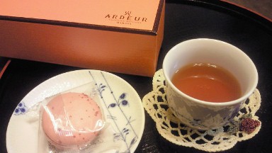 ARDEURのマカロンと紅茶.jpg