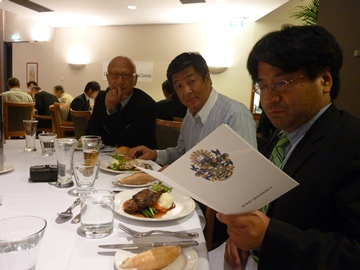 BOND大学での懇親会の様子.jpg