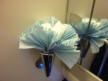 ジェットスター航空のトイレの花.jpg