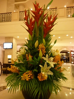 ダクストンホテルのロビーの花.jpg