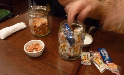 ナッツは食べ放題.jpg