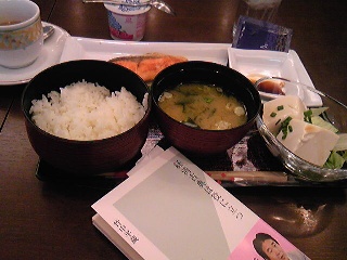 メッツ駒込朝食と新書.jpg