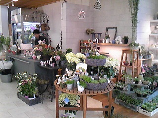 小谷SAの花屋.jpg