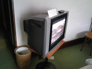 山の上ホテルのテレビ.jpg