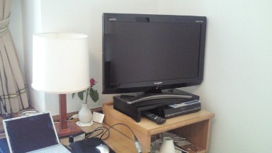 山の上ホテルの薄型テレビ.jpg