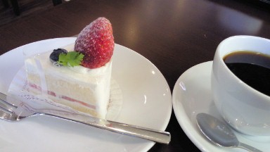 椿カフェの苺のショートケーキ.jpg