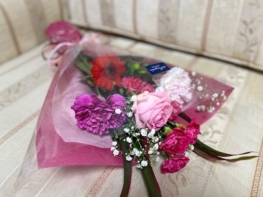 カーネーション の花言葉は 無垢で深い愛 らしい 学ぶ門には福来る